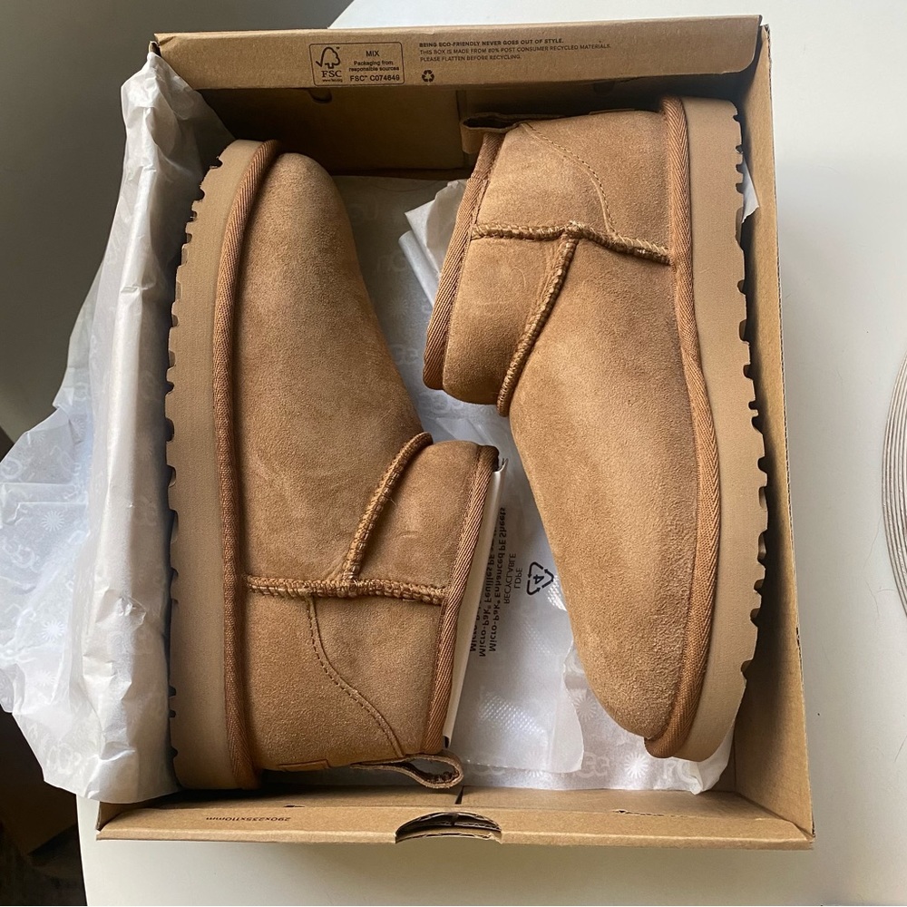 Women’s Classic Ultra Mini Uggs Chestnut Size 7